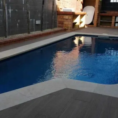 펜션 Lisbon South Bank Charming Pool Duplex & Garden Bbk 세심브라