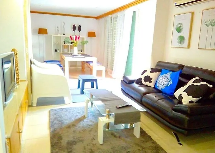 Lisbon South Bank Charming Pool Duplex & Garden Bbk Сasa de vacaciones Sesimbra