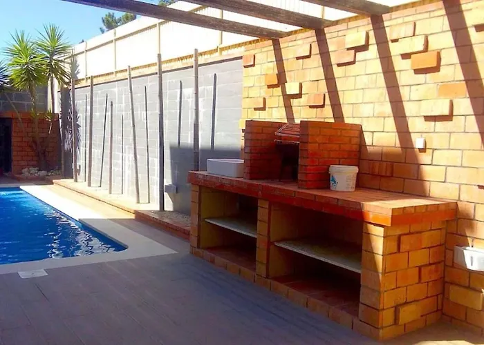 Lisbon South Bank Charming Pool Duplex & Garden Bbk *