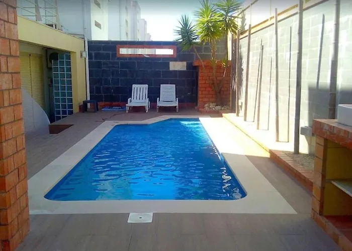 Сasa de vacaciones Lisbon South Bank Charming Pool Duplex & Garden Bbk