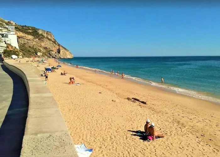 Lisbon South Bank Charming Pool Duplex & Garden Bbk Сasa de vacaciones