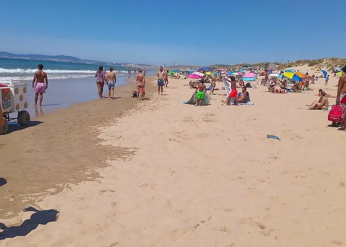 Сasa de vacaciones Lisbon South Bank Charming Pool Duplex & Garden Bbk