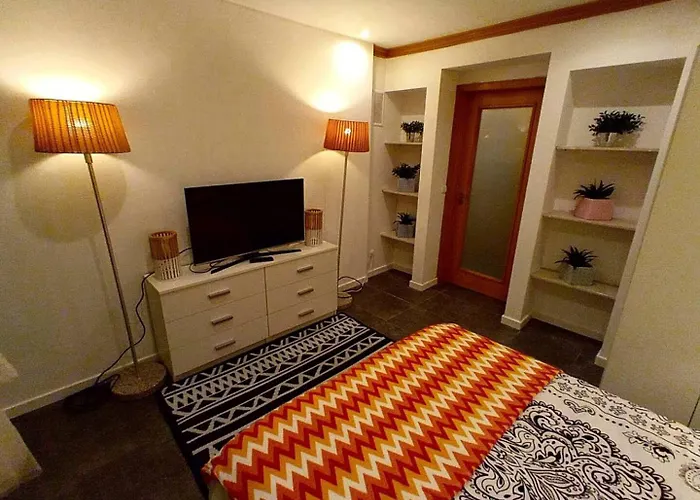 Сasa de vacaciones Lisbon South Bank Charming Pool Duplex & Garden Bbk *