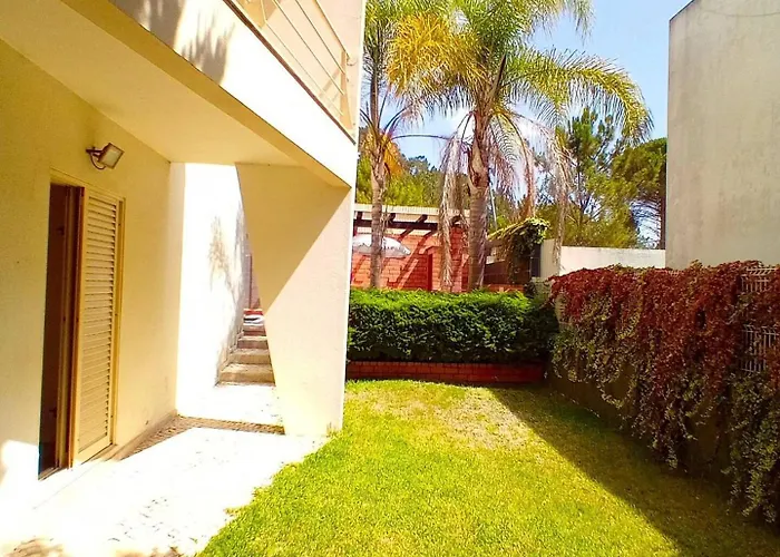 Lisbon South Bank Charming Pool Duplex & Garden Bbk Сasa de vacaciones *