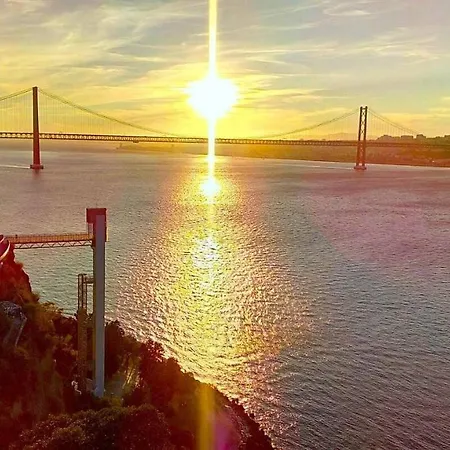 Lisbon South Bank Charming Pool Duplex & Garden Bbk Casa vacanze *