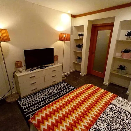 Casa vacanze Lisbon South Bank Charming Pool Duplex & Garden Bbk *