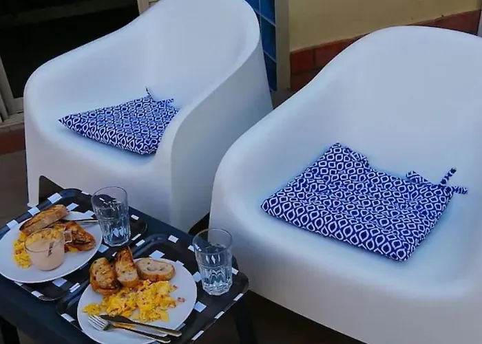 Дом отдыха Lisbon South Bank Charming Pool Duplex & Garden Bbk