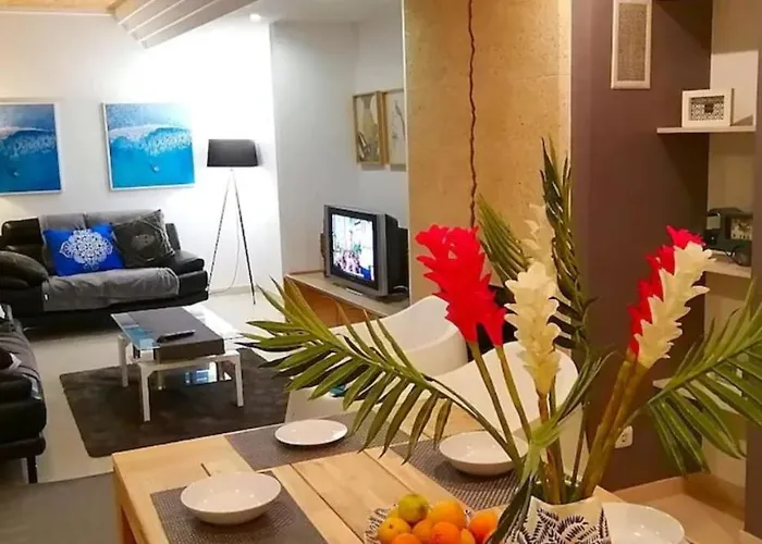 Дом отдыха Lisbon South Bank Charming Pool Duplex & Garden Bbk *