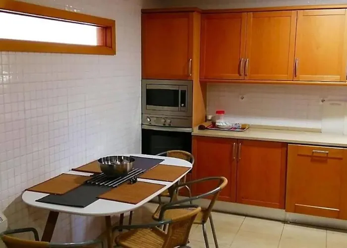 Lisbon South Bank Charming Pool Duplex & Garden Bbk *