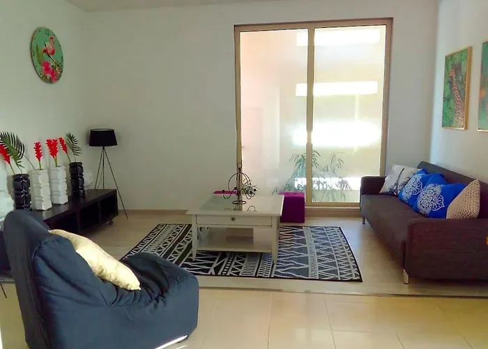 Дом отдыха Lisbon South Bank Charming Pool Duplex & Garden Bbk Сесимбра