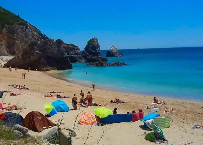 Дом отдыха Lisbon South Bank Charming Pool Duplex & Garden Bbk *