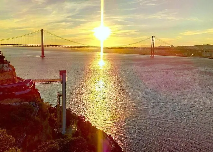 Lisbon South Bank Charming Pool Duplex & Garden Bbk Дом отдыха *