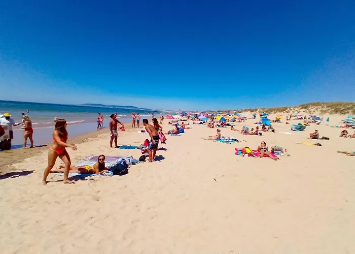 Lisbon South Bank Charming Pool Duplex & Garden Bbk Дом отдыха Сесимбра